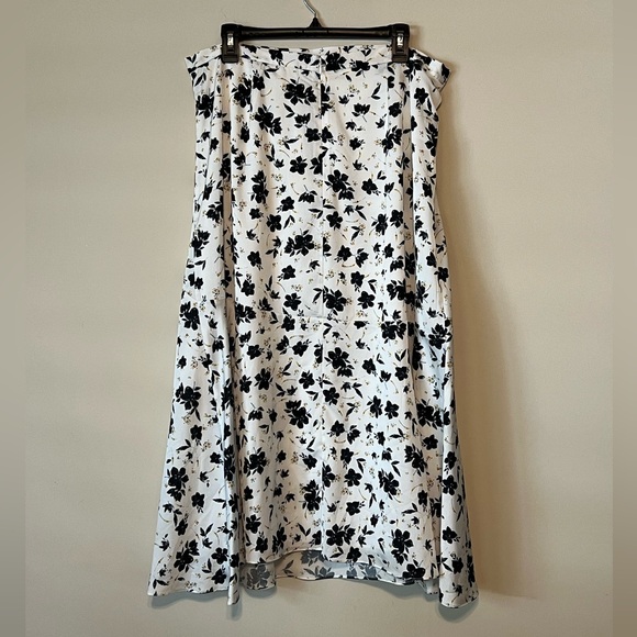 ML Monique Lhuillier NWT Floral Eyelet Skirt Size 16 Lined Romantic - Picture 8 of 13